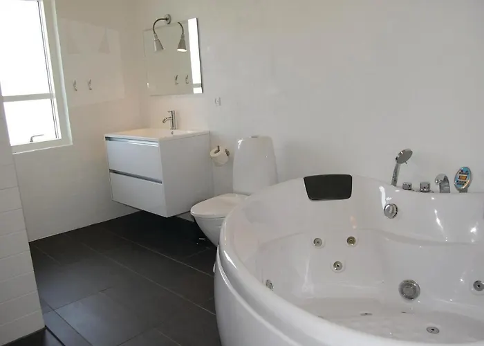 Σπίτι διακοπών Four-bedroom In Skjern